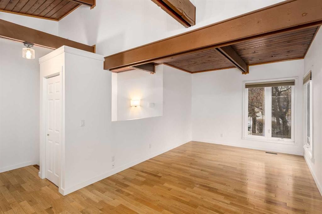 15 A Arlington Bay Se, Calgary, AB - Indoor Photo Showing Other Room