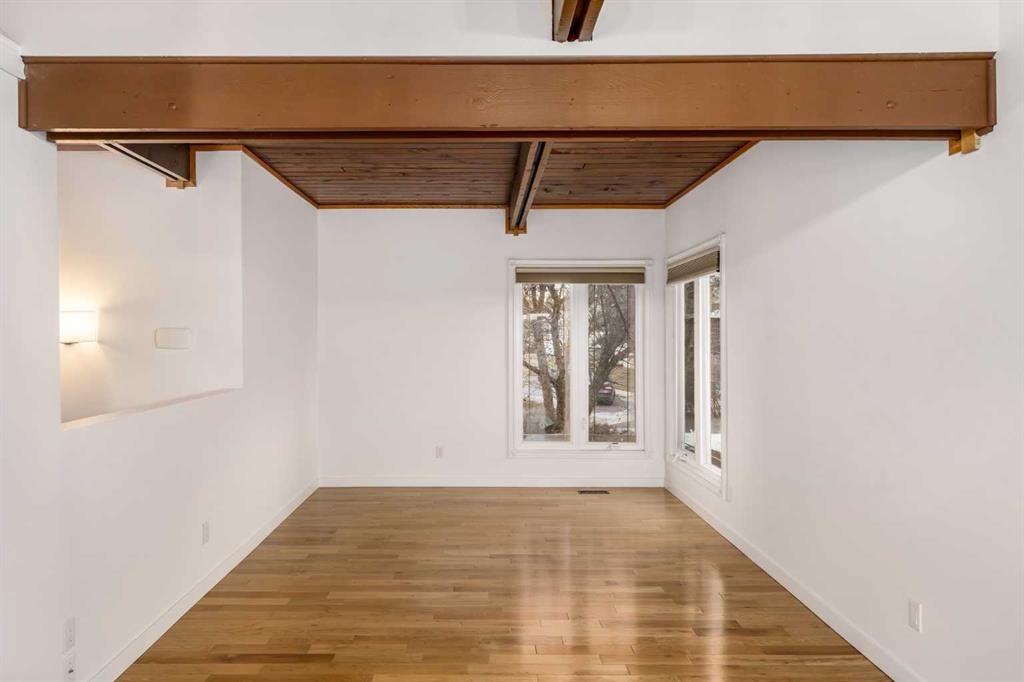 15 A Arlington Bay Se, Calgary, AB - Indoor Photo Showing Other Room