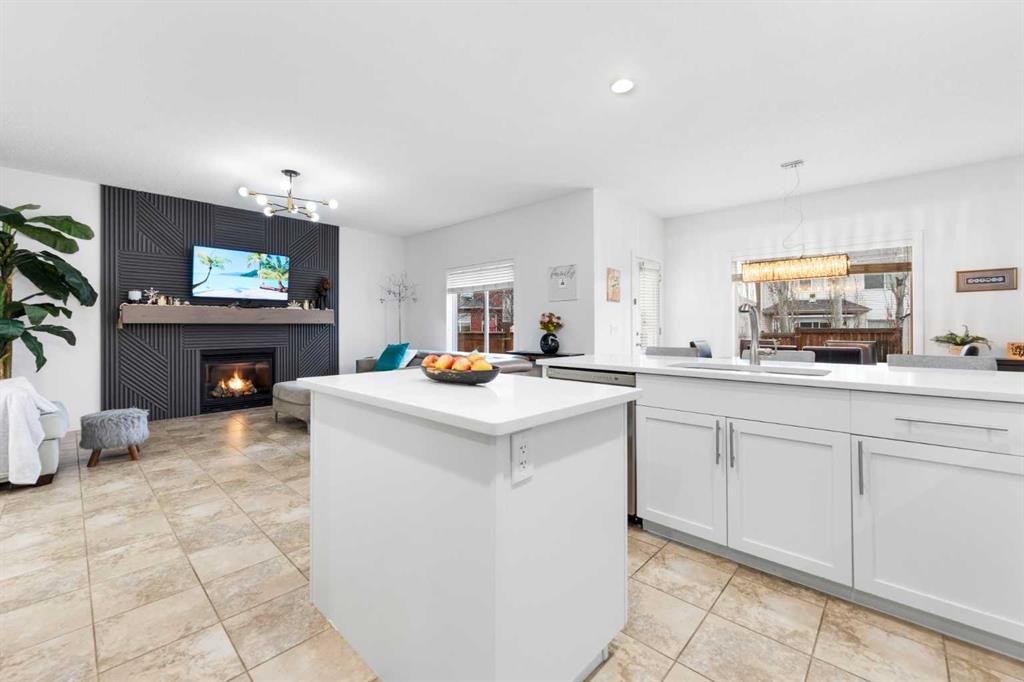 46 Autumn Circle Se, Calgary, AB - Indoor With Fireplace