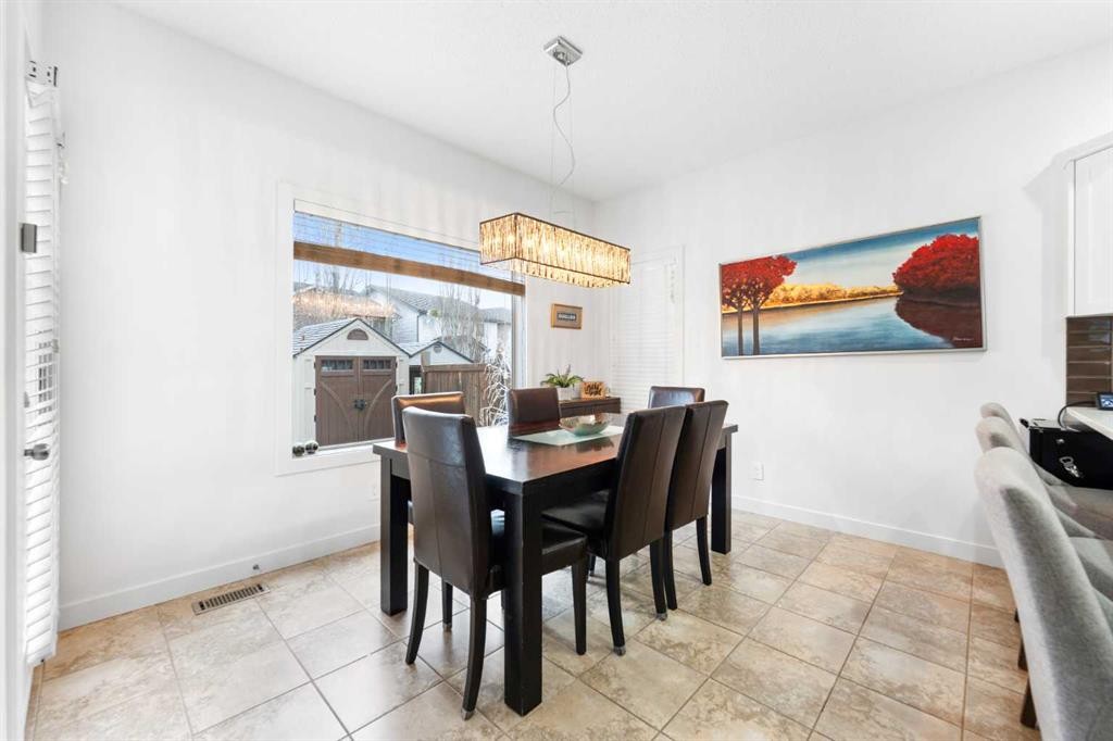 46 Autumn Circle Se, Calgary, AB - Indoor Photo Showing Dining Room