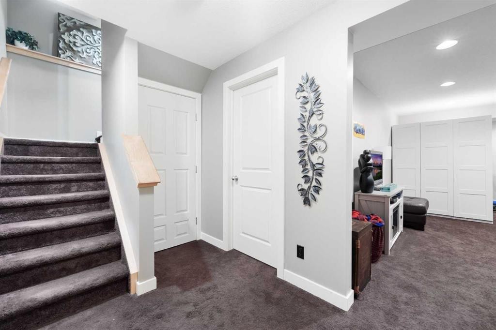 46 Autumn Circle Se, Calgary, AB - Indoor Photo Showing Other Room