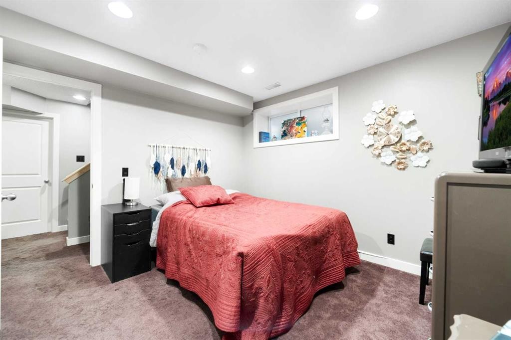 46 Autumn Circle Se, Calgary, AB - Indoor Photo Showing Bedroom