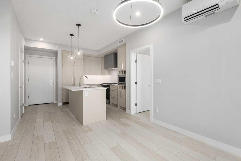 612-8230 Broadcast Avenue, Calgary, AB - Indoor Photo Showing Kitchen