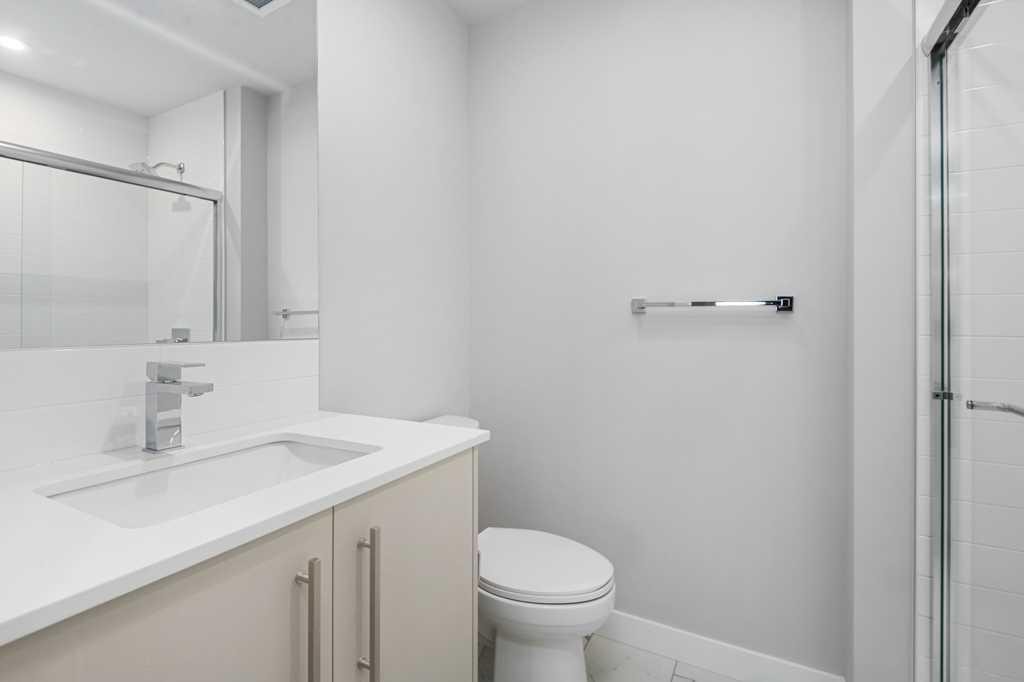 612-8230 Broadcast Avenue, Calgary, AB - Indoor Photo Showing Bathroom
