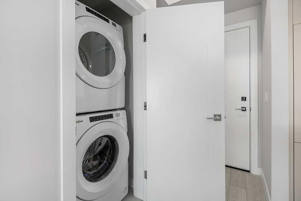 612-8230 Broadcast Avenue, Calgary, AB - Indoor Photo Showing Laundry Room
