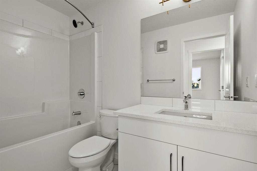 640 Masters Road Se, Calgary, AB - Indoor Photo Showing Bathroom