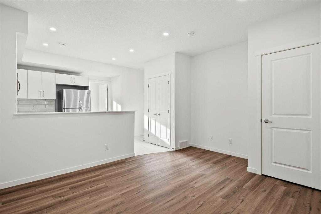 640 Masters Road Se, Calgary, AB - Indoor Photo Showing Other Room