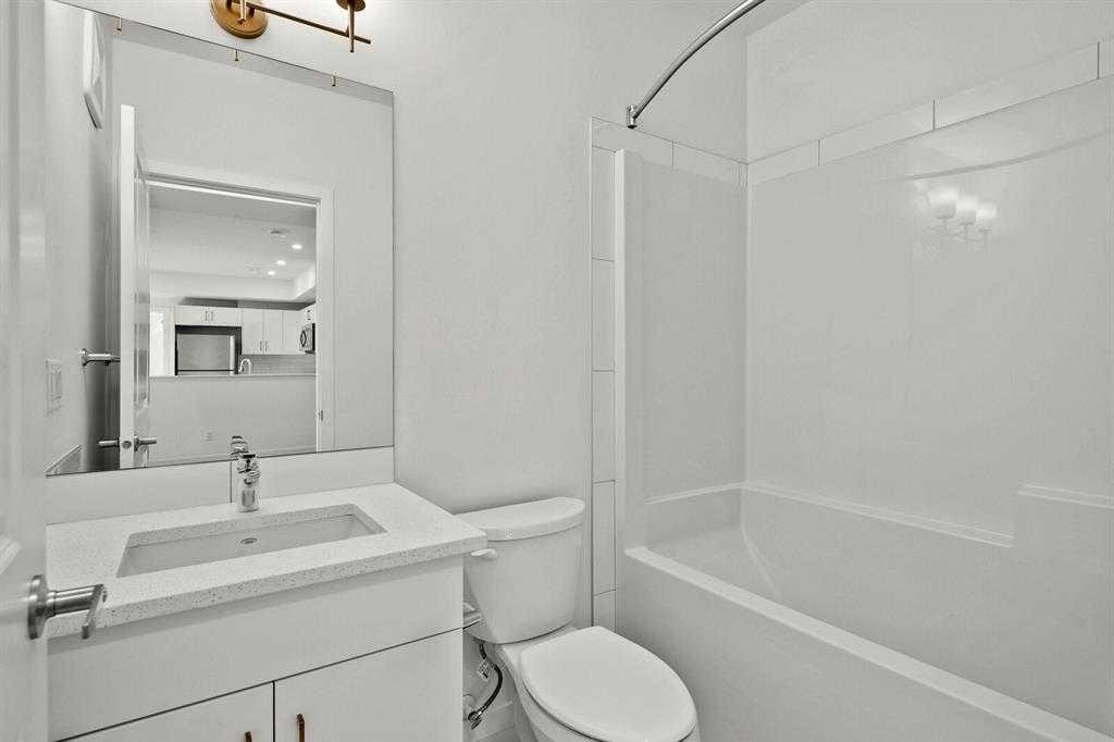 640 Masters Road Se, Calgary, AB - Indoor Photo Showing Bathroom