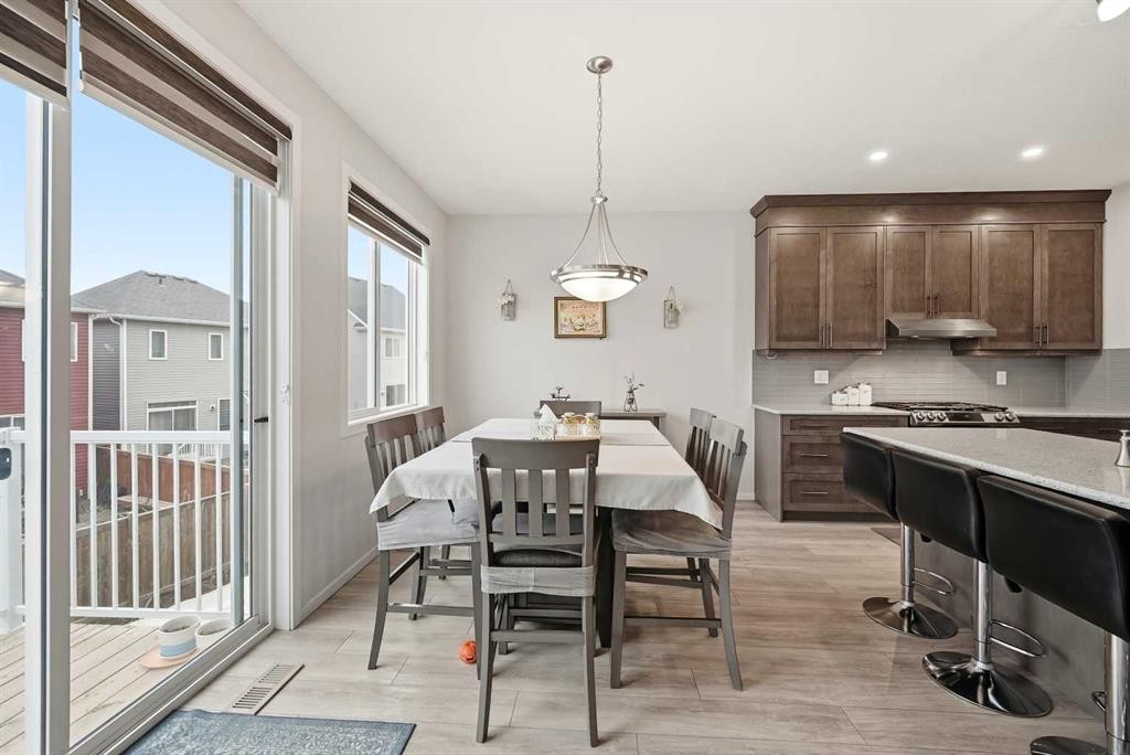 717 Windrow Manor Sw, Airdrie, AB - Indoor Photo Showing Dining Room