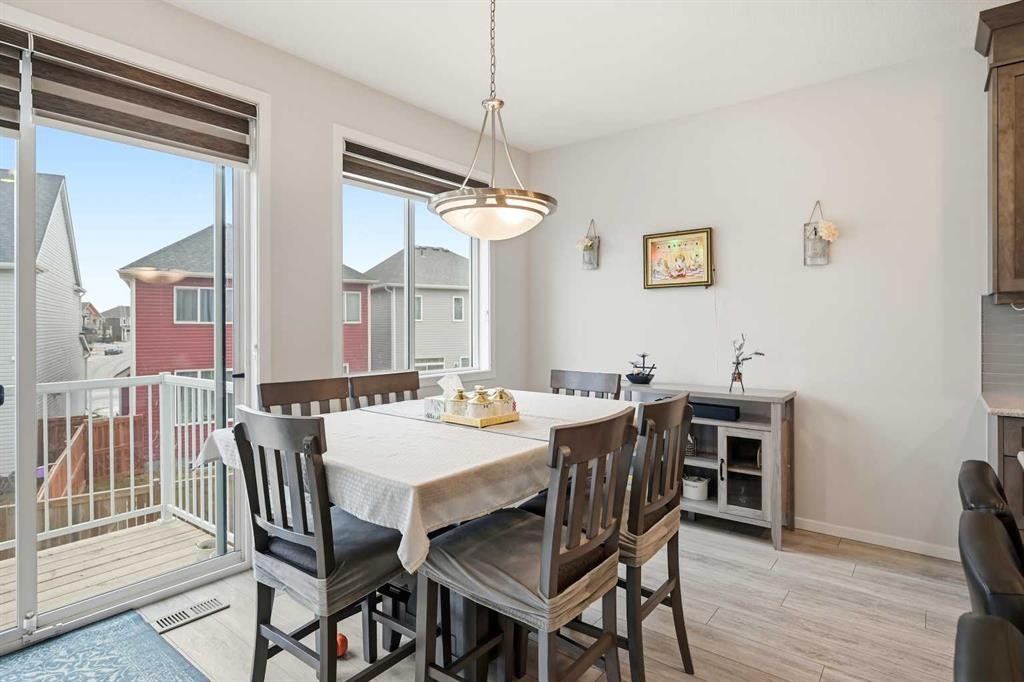 717 Windrow Manor Sw, Airdrie, AB - Indoor Photo Showing Dining Room