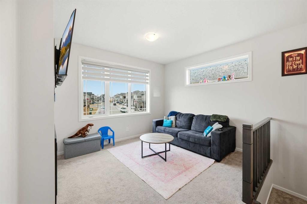 717 Windrow Manor Sw, Airdrie, AB - Indoor Photo Showing Other Room