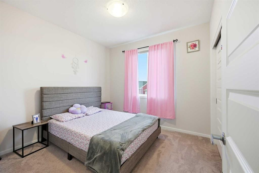 717 Windrow Manor Sw, Airdrie, AB - Indoor Photo Showing Bedroom