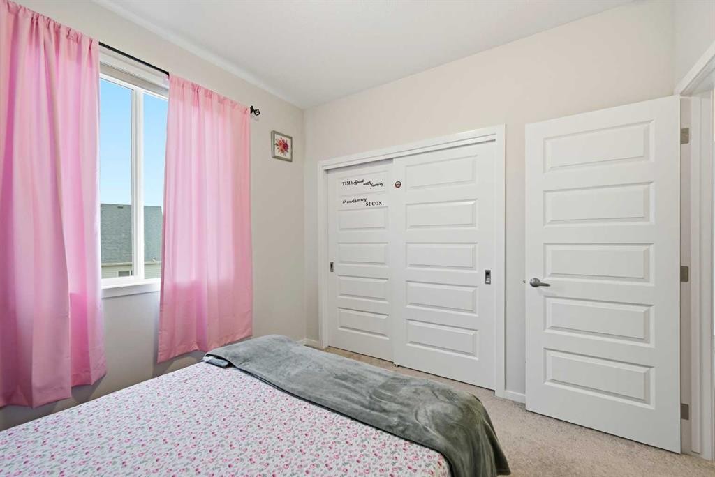 717 Windrow Manor Sw, Airdrie, AB - Indoor Photo Showing Bedroom
