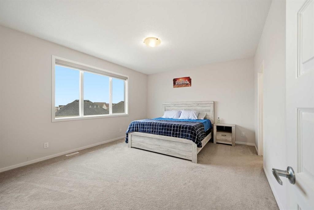 717 Windrow Manor Sw, Airdrie, AB - Indoor Photo Showing Bedroom