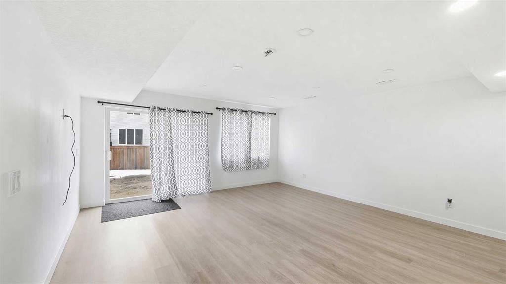 717 Windrow Manor Sw, Airdrie, AB - Indoor Photo Showing Other Room