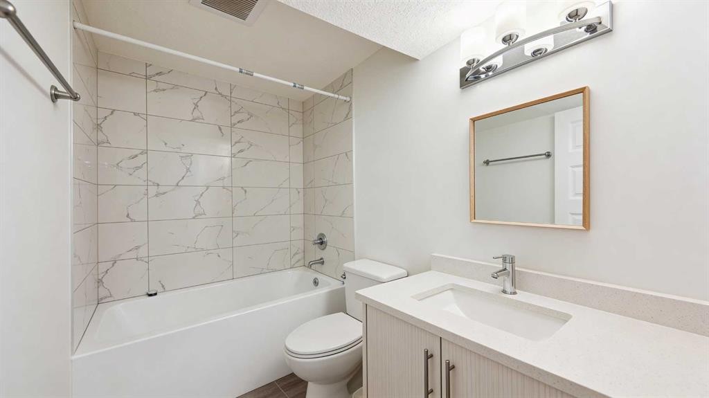 717 Windrow Manor Sw, Airdrie, AB - Indoor Photo Showing Bathroom