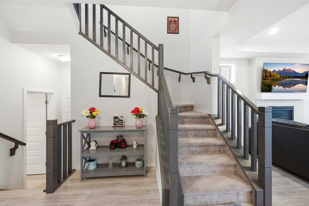 717 Windrow Manor Sw, Airdrie, AB - Indoor Photo Showing Other Room