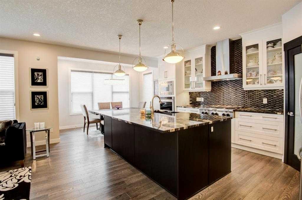 53 Sherwood Square Nw, Calgary, AB - Indoor Photo Showing Kitchen With Upgraded Kitchen