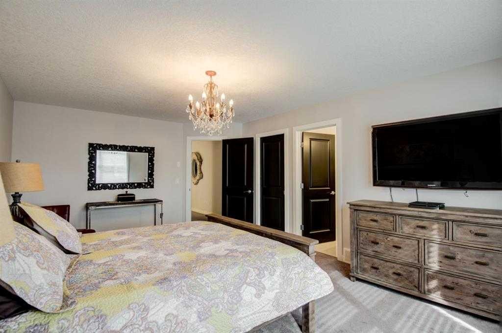 53 Sherwood Square Nw, Calgary, AB - Indoor Photo Showing Bedroom