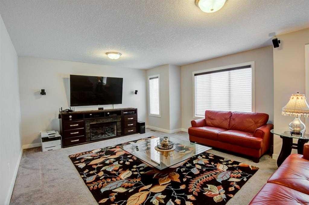 53 Sherwood Square Nw, Calgary, AB - Indoor Photo Showing Living Room