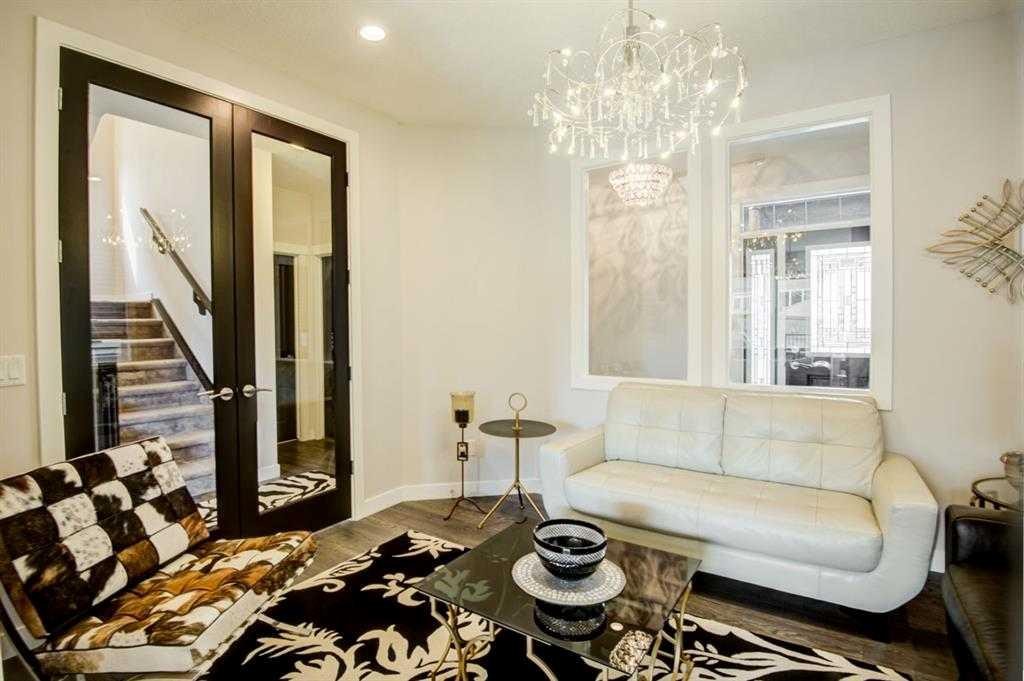 53 Sherwood Square Nw, Calgary, AB - Indoor Photo Showing Other Room