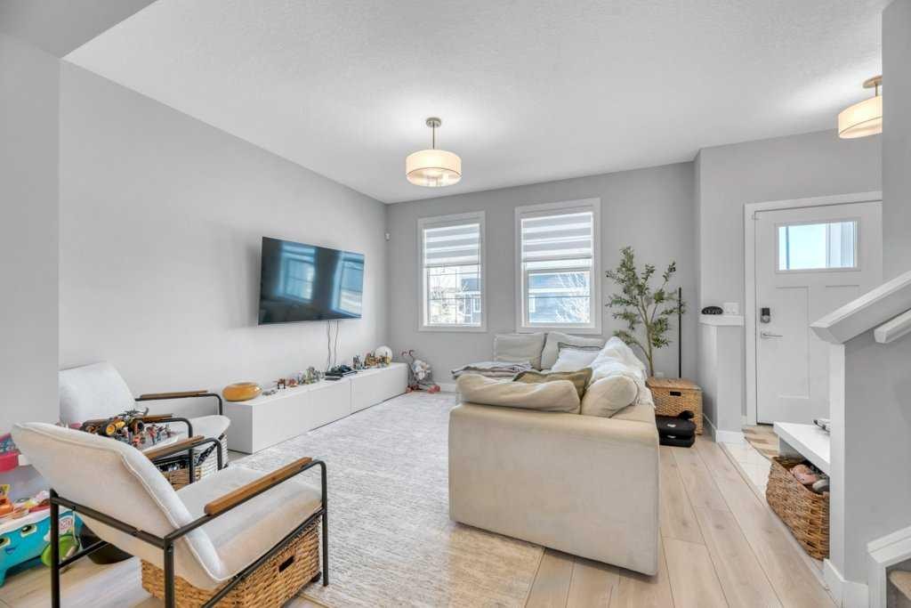 121 Dawson Circle, Chestermere, AB - Indoor Photo Showing Living Room