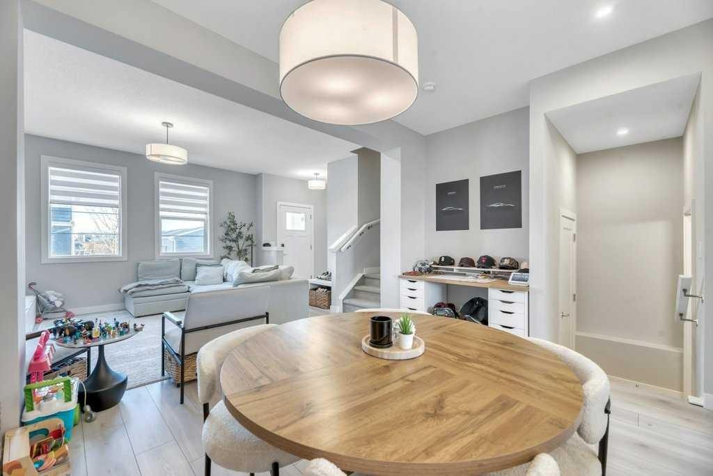 121 Dawson Circle, Chestermere, AB - Indoor Photo Showing Dining Room