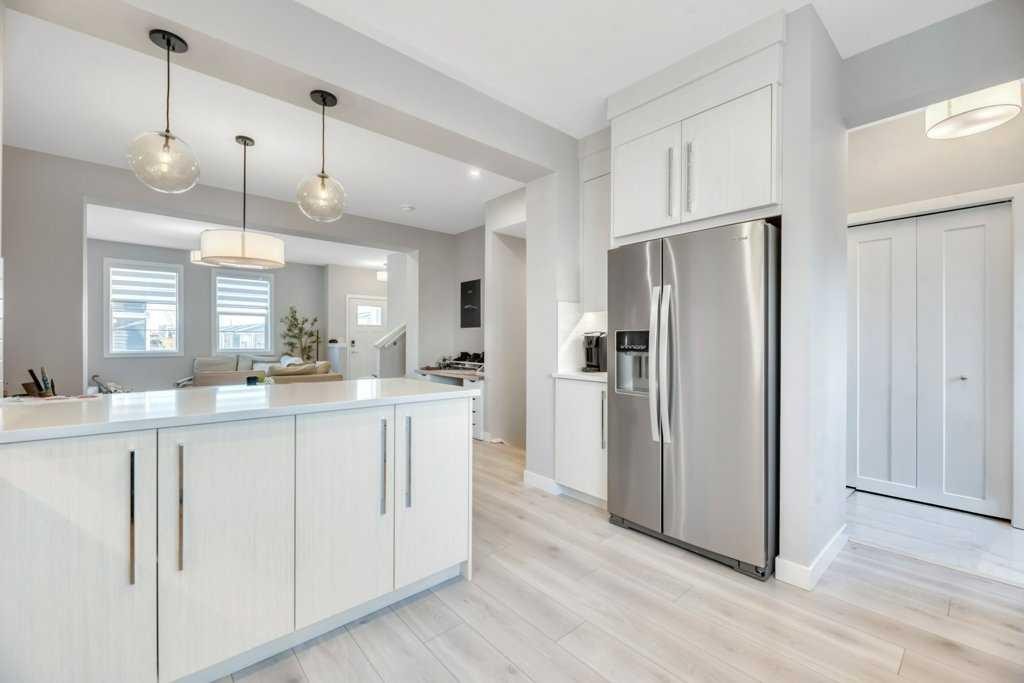 121 Dawson Circle, Chestermere, AB - Indoor Photo Showing Kitchen