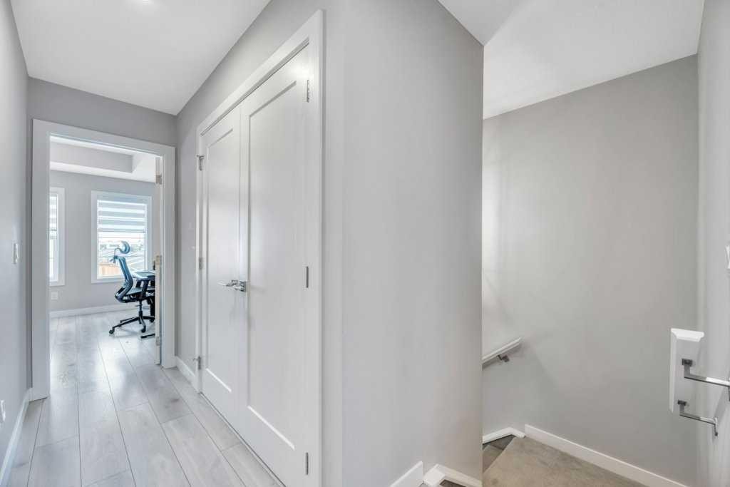 121 Dawson Circle, Chestermere, AB - Indoor Photo Showing Other Room