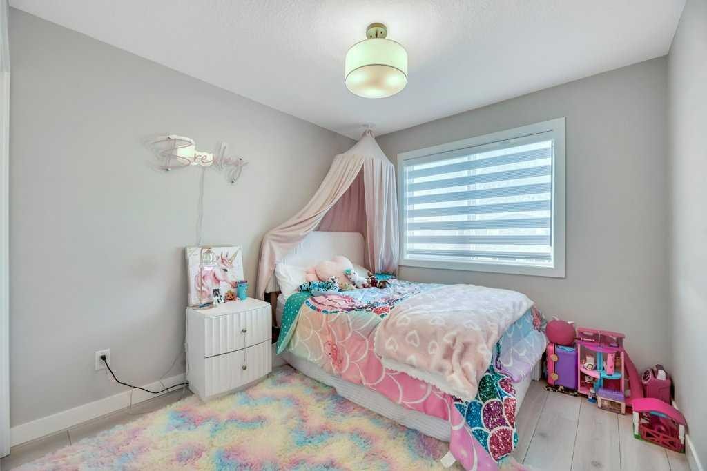 121 Dawson Circle, Chestermere, AB - Indoor Photo Showing Bedroom