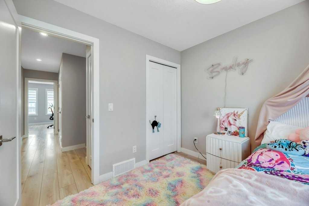 121 Dawson Circle, Chestermere, AB - Indoor Photo Showing Bedroom