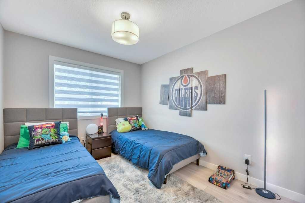 121 Dawson Circle, Chestermere, AB - Indoor Photo Showing Bedroom