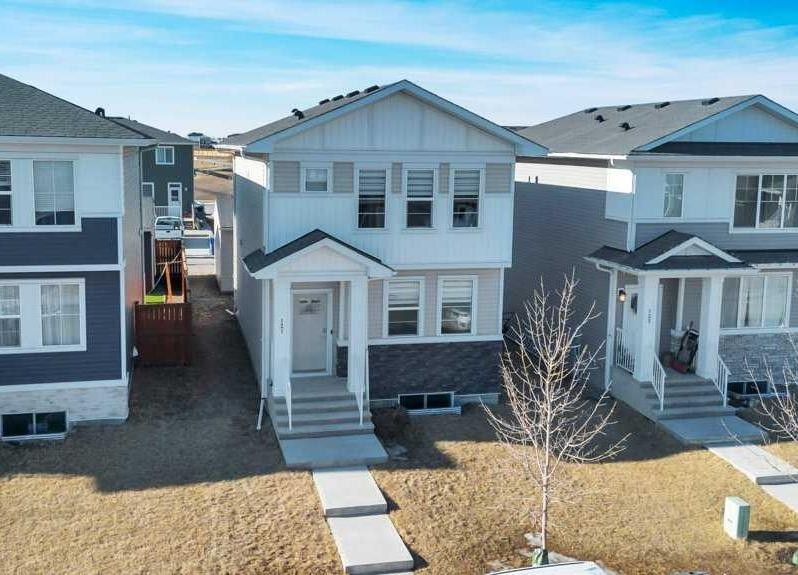 121 Dawson Circle, Chestermere, AB - Outdoor With Facade