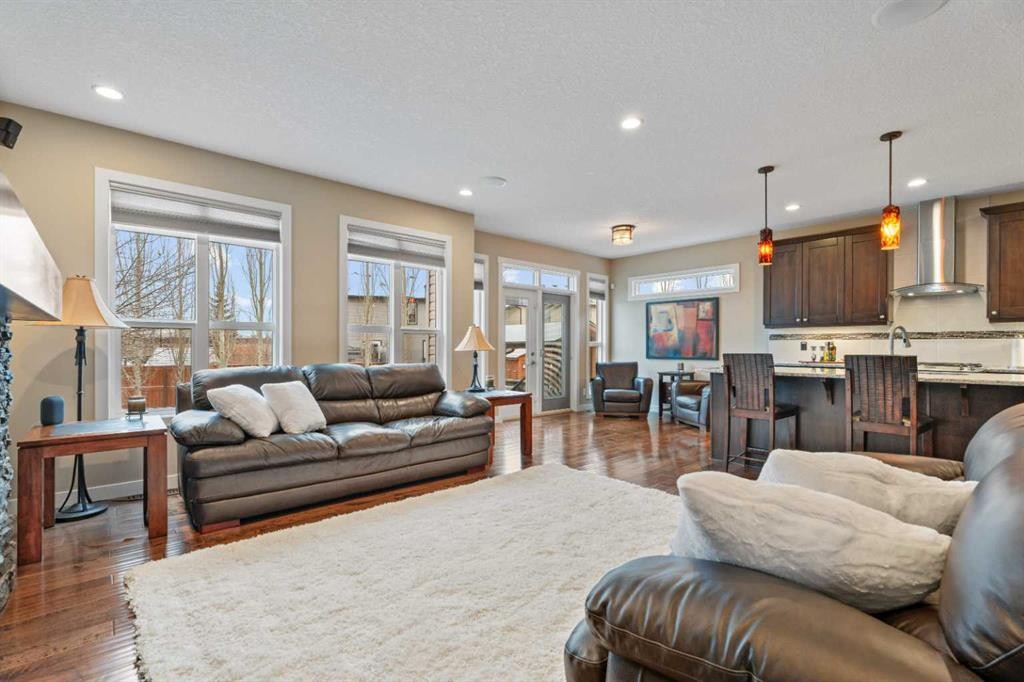 199 Cranarch Landing Se, Calgary, AB - Indoor Photo Showing Living Room