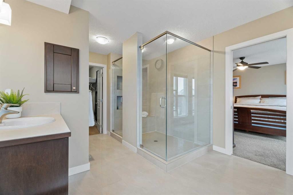 199 Cranarch Landing Se, Calgary, AB - Indoor Photo Showing Bathroom