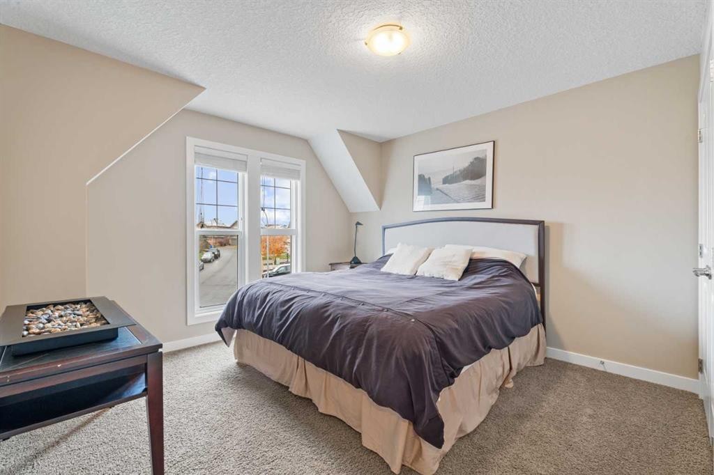 199 Cranarch Landing Se, Calgary, AB - Indoor Photo Showing Bedroom