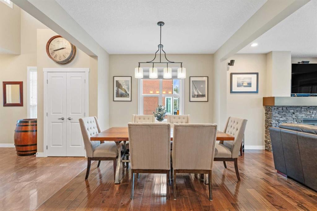 199 Cranarch Landing Se, Calgary, AB - Indoor Photo Showing Dining Room