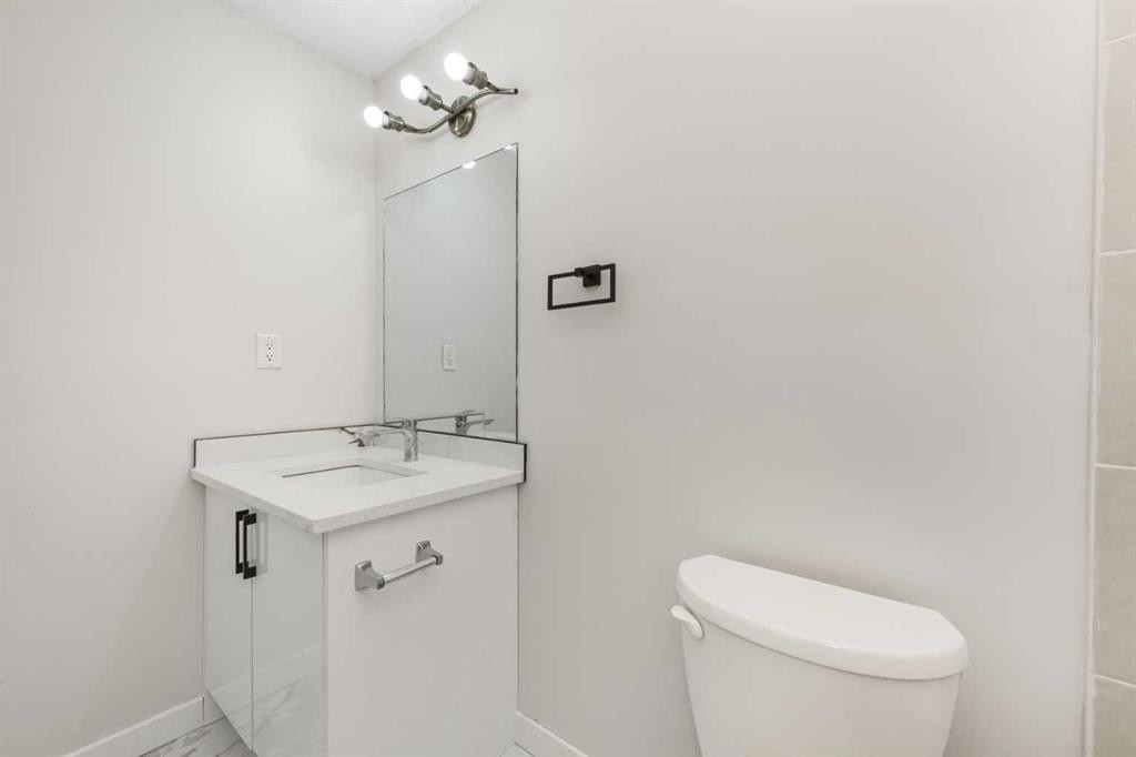 110 Skyview Ranch Boulevard Ne, Calgary, AB - Indoor Photo Showing Bathroom