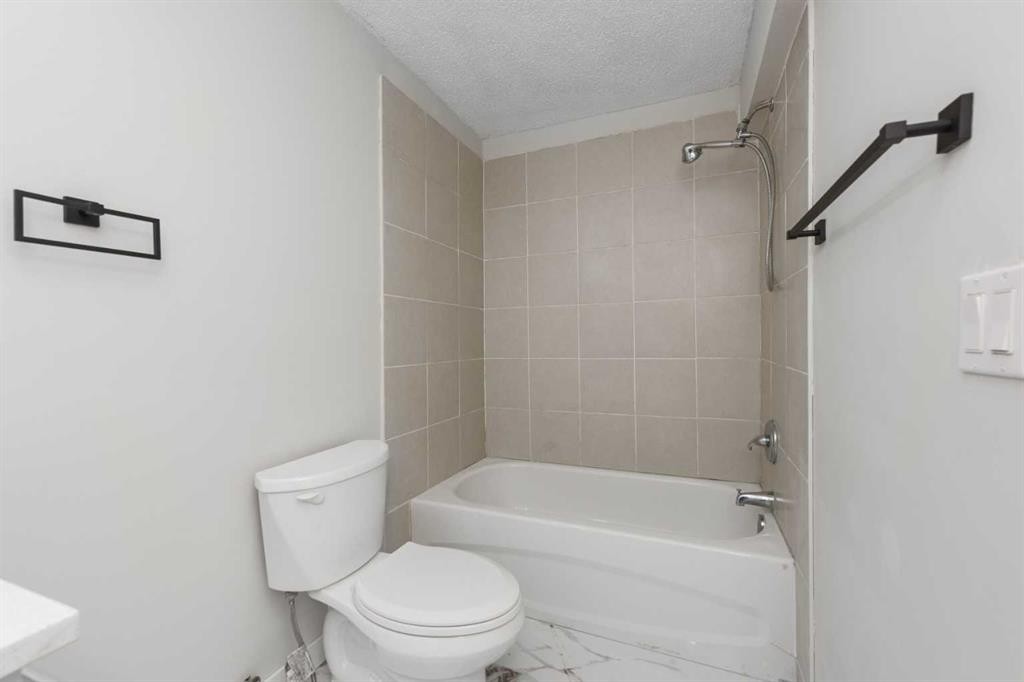 110 Skyview Ranch Boulevard Ne, Calgary, AB - Indoor Photo Showing Bathroom