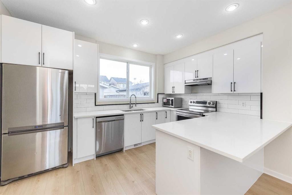 110 Skyview Ranch Boulevard Ne, Calgary, AB - Indoor Photo Showing Kitchen With Stainless Steel Kitchen With Upgraded Kitchen