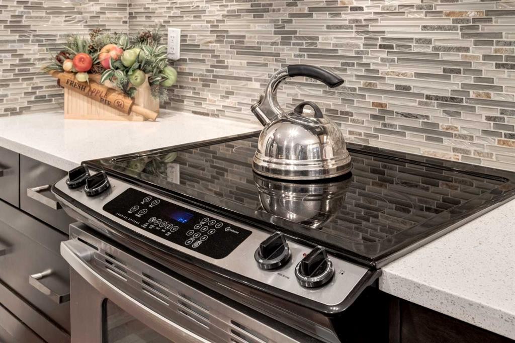 643 Evanston Drive Nw, Calgary, AB - Indoor Photo Showing Kitchen