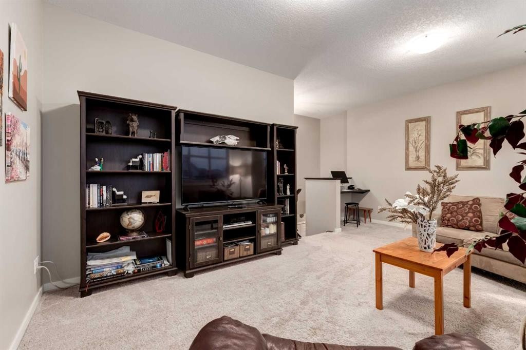 643 Evanston Drive Nw, Calgary, AB - Indoor Photo Showing Living Room