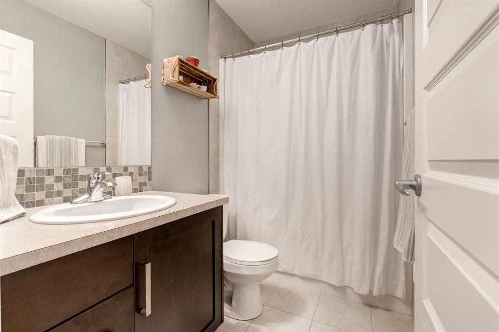 643 Evanston Drive Nw, Calgary, AB - Indoor Photo Showing Bathroom