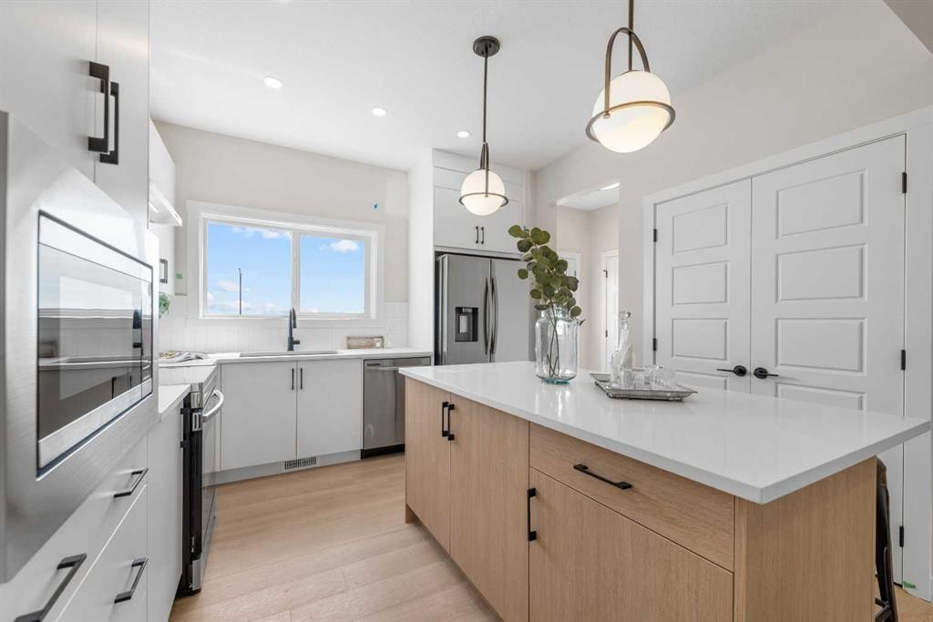 84 Buffaloberry Manor Se, Calgary, AB - Indoor Photo Showing Kitchen With Upgraded Kitchen