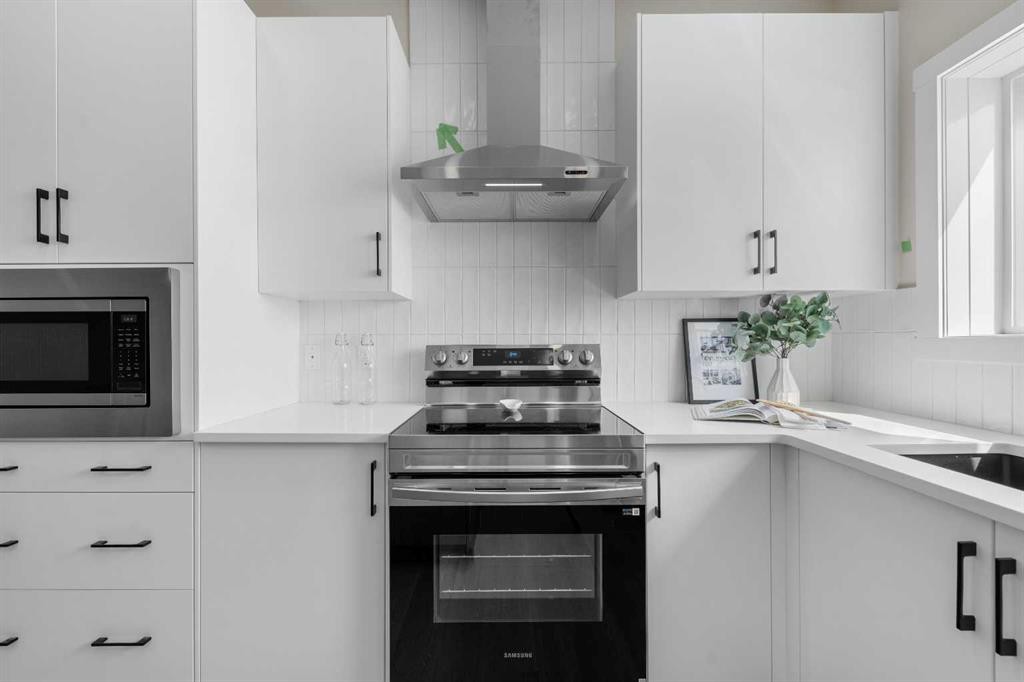 84 Buffaloberry Manor Se, Calgary, AB - Indoor Photo Showing Kitchen