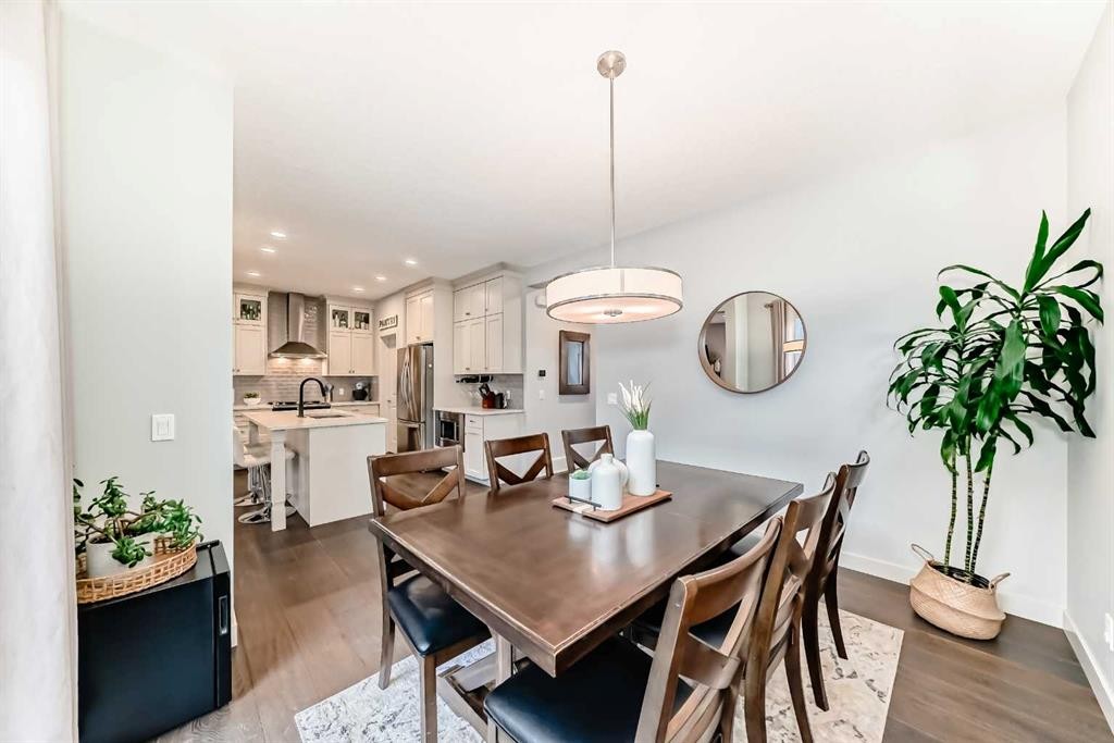 743 Shawnee Drive Sw, Calgary, AB - Indoor Photo Showing Dining Room