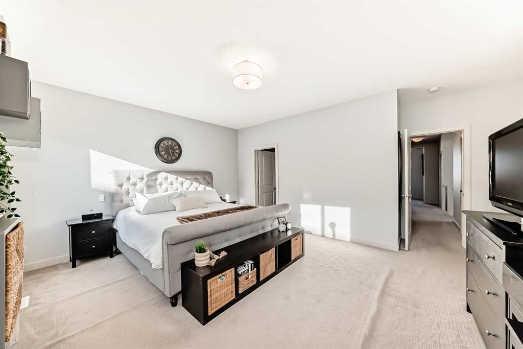 743 Shawnee Drive Sw, Calgary, AB - Indoor Photo Showing Bedroom