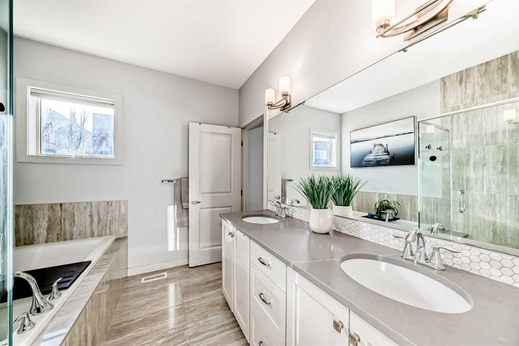 743 Shawnee Drive Sw, Calgary, AB - Indoor Photo Showing Bathroom