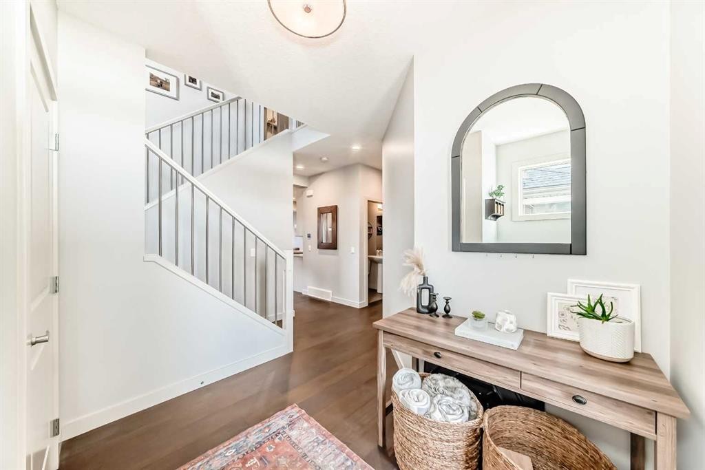 743 Shawnee Drive Sw, Calgary, AB - Indoor Photo Showing Other Room