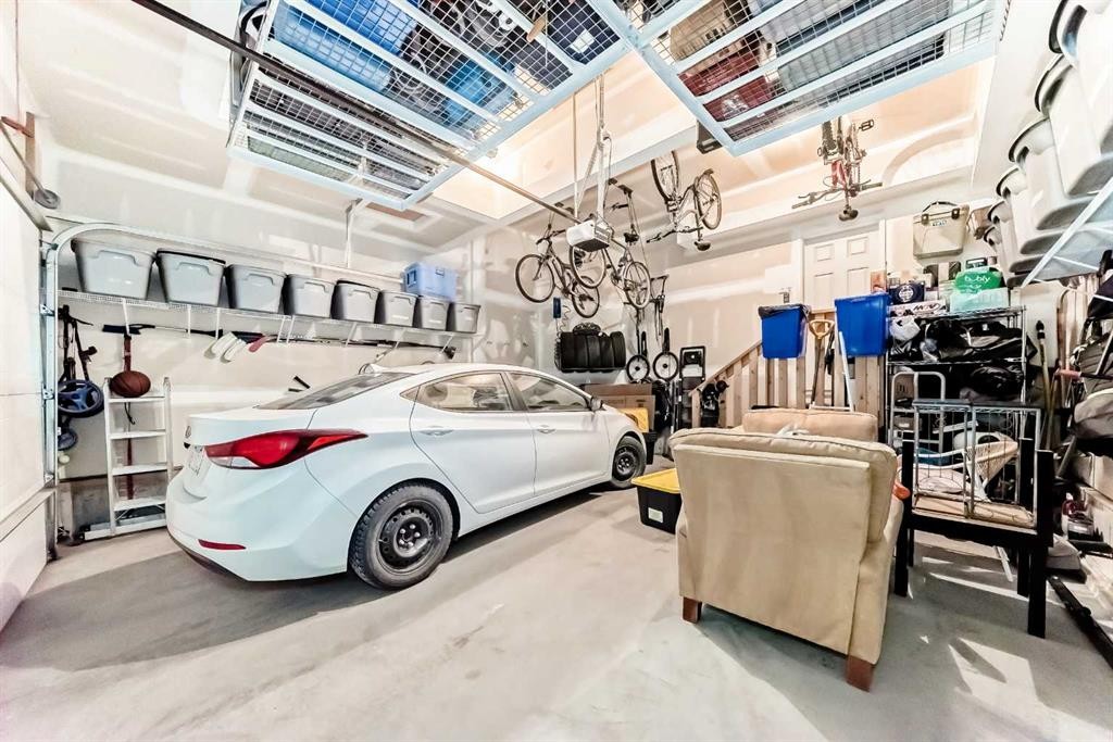 743 Shawnee Drive Sw, Calgary, AB - Indoor Photo Showing Garage